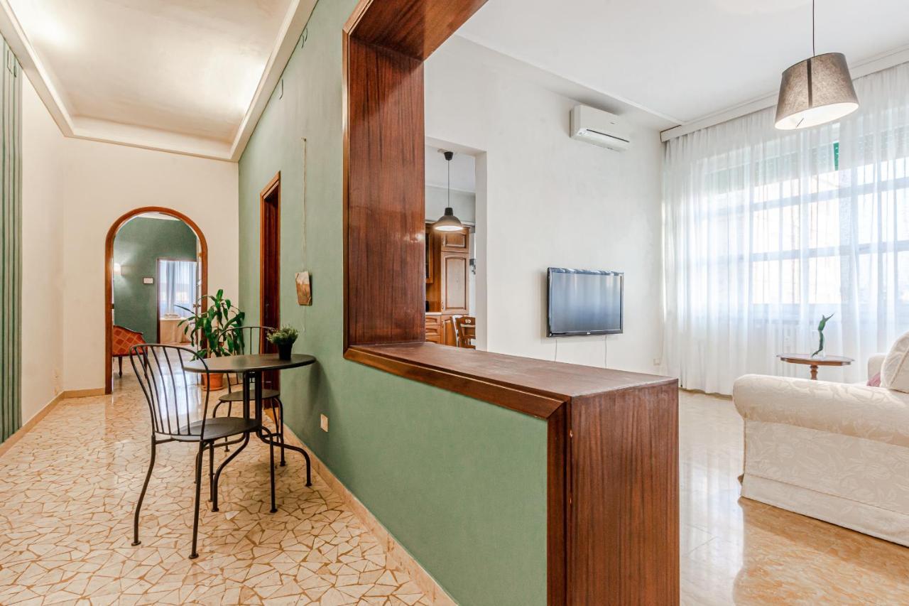 Frank'S And Art Love Apartments Ливорно Экстерьер фото